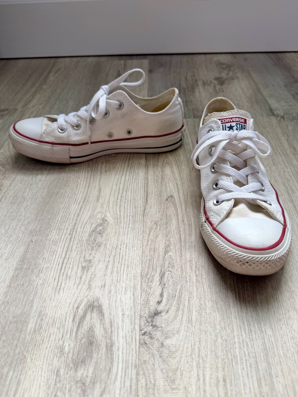 Converse - White Low-Top Sneakers with Red and Navy Blue Accents - size 6 - Picture 6 of 8